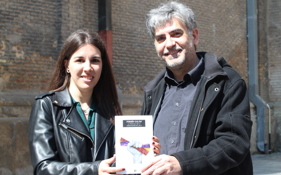 Asión Suñer y Tausiet sostienen la publicación que pone de relevancia la importancia de la película sobre 'Fermín Galán' en los años 30 a pesar de seguir desaparecida. / B. Severino
