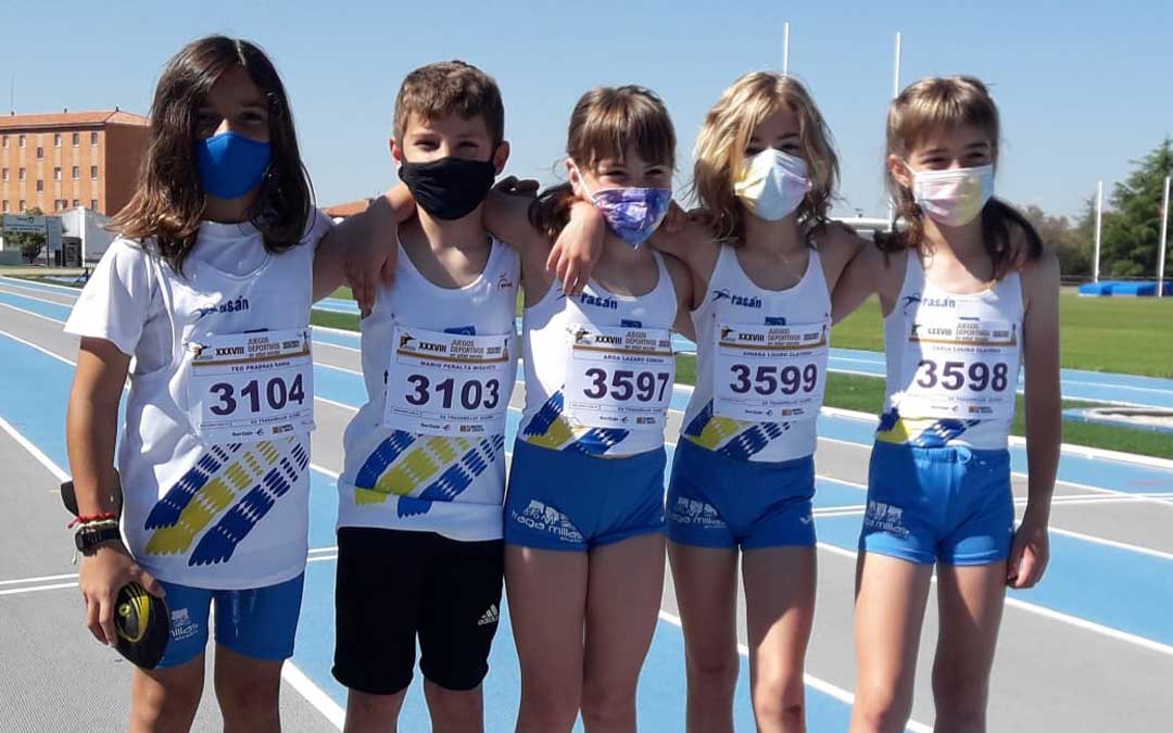 Los componentes del equipo de atletismo benjamín del A.O.Civiles Tragamillas Alcañiz. Foto. Tragamillas