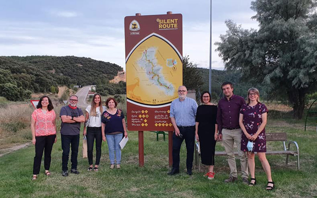 n Los embajadores de The Silent Route durante el acto de entrega de los dipomas, junto a los presidentes del Maestrazgo y Andorra-Sierra de Arcos./ Facebook The Silent Route