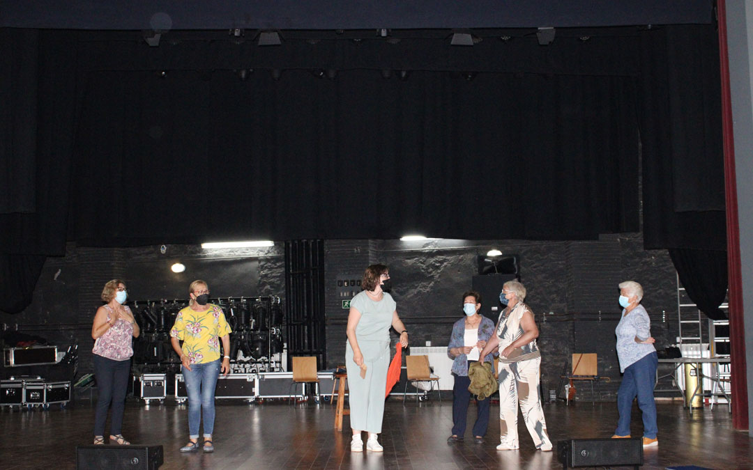 Los actores y actrices han estado ensayando por grupos en el Teatro Goya /Fuente: Pilar Sariñena