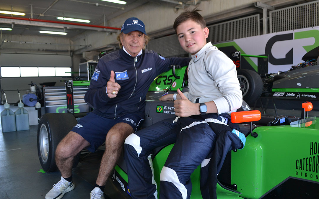 Emerson Fittipaldi junto a su hijo Emmo en uno de los Box de Motorland Aragón./ Javier Vílchez