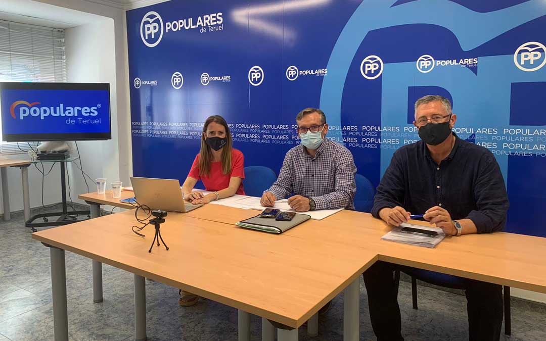 Joaquín Juste en la sesión telemática del Comité Ejecutivo y la Junta Directiva Provincial, en la que ha participado en la sede provincial en compañía de la secretaria general, Yolanda Sevilla y Manuel Blasco / PP