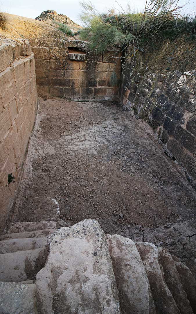 Detalles de pilas y balsetes que antaño se construyeron en el monte para almacenaje de agua de lluvia. / Laura Ígado Zapater