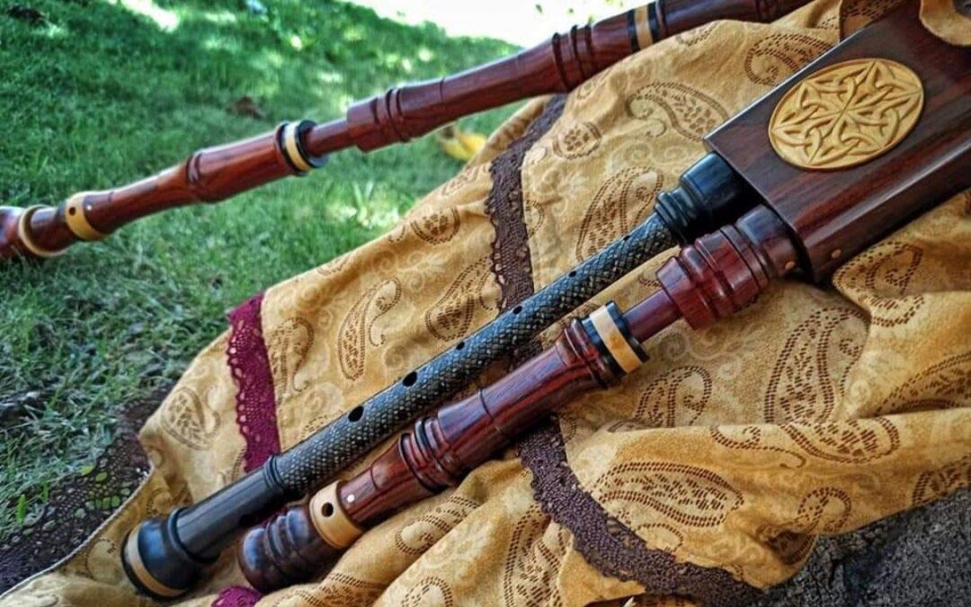 Para los instrumentos que realiza el artista, utiliza materiales que se habrían empleado en la época / P.M.