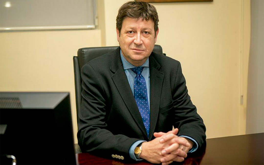 El presidente César Soriano en su despacho./ L.C.