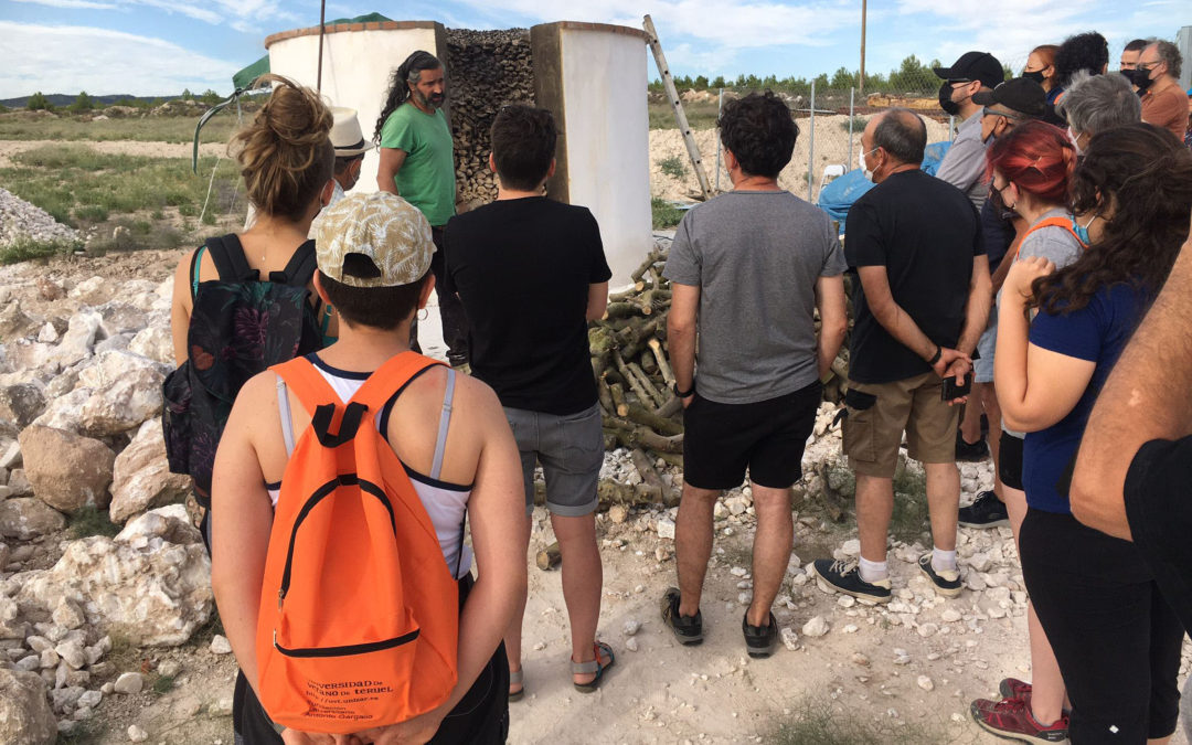 Visita al horno tradicional de Albalate del Arzobispo durante el curso de introducción a la talla del alabastro / La Comarca