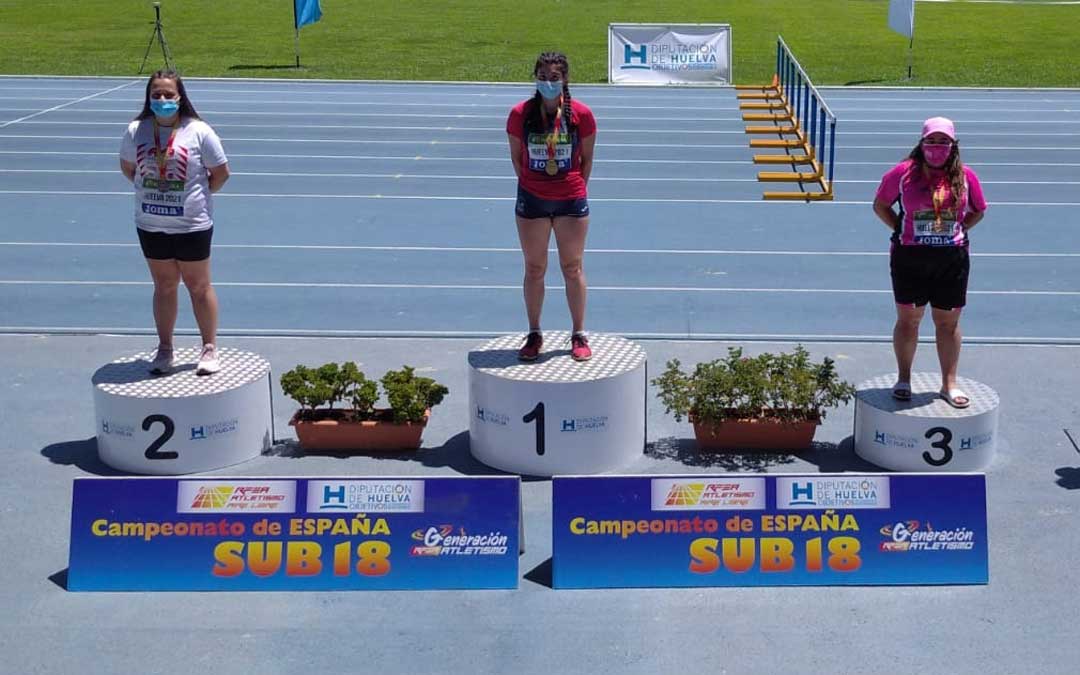 Elena Sanz en el tercer cajón del podio en Huelva. Foto. J.S.