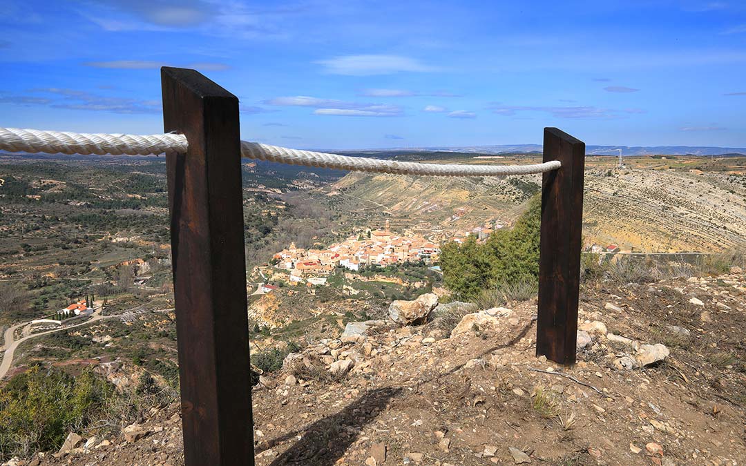 Vistas de Crivilén desde el Mirador de la ermita de Santa Bárbara