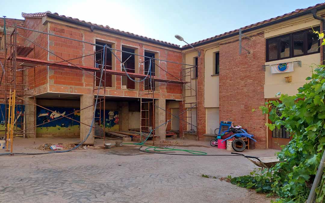 El nuevo edificio anexo al anterior estará listo antes de que comience el curso. JL.
