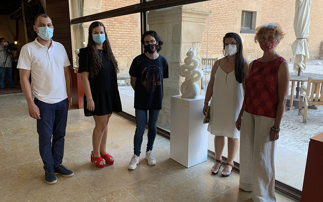 Santiago Martínez (comisario), Marina Acero (dtra. Hospedería), David Galindo (comisario), Arantxa Hernández (comisaria) y Anja Roemer durante la inauguración. / M. Q.