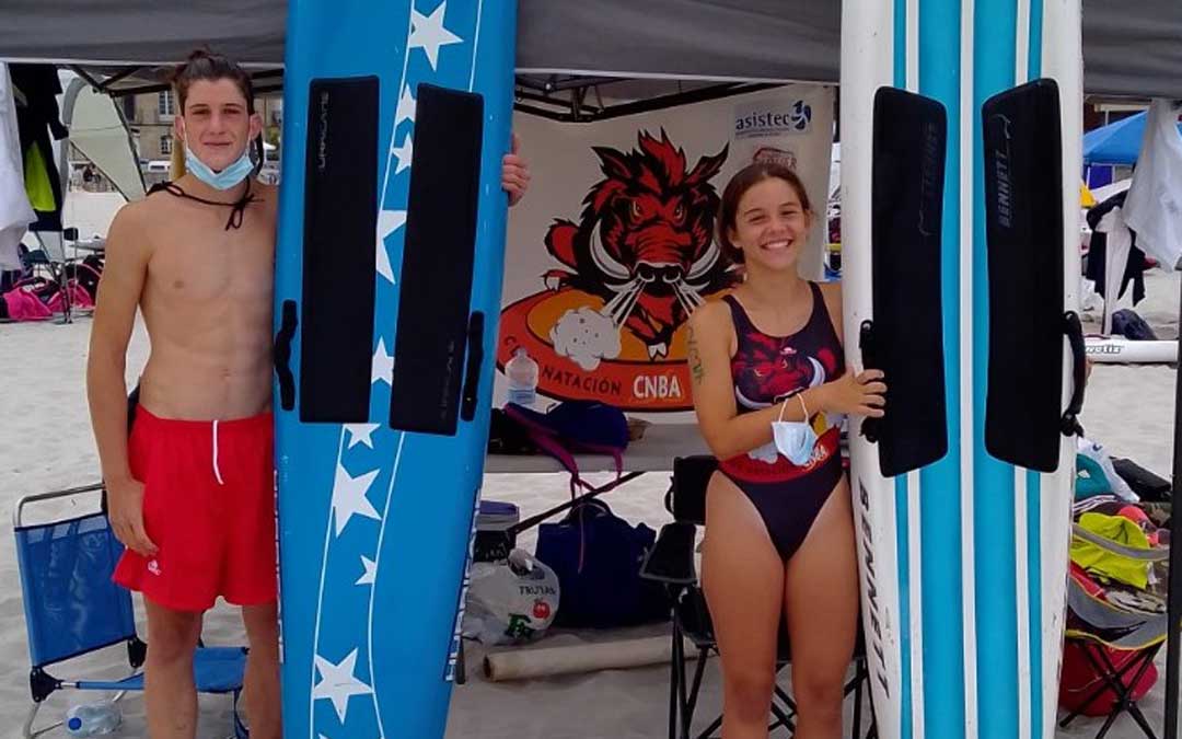 Los representantes del Club Natación Bajo Aragón que estuvieron en Laxe. Foto. D.G