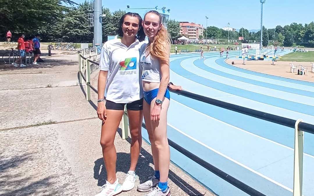 Paloma Lizana y Vega Artero en las pistas de Huesca. Foto. Facebook Tragamillas