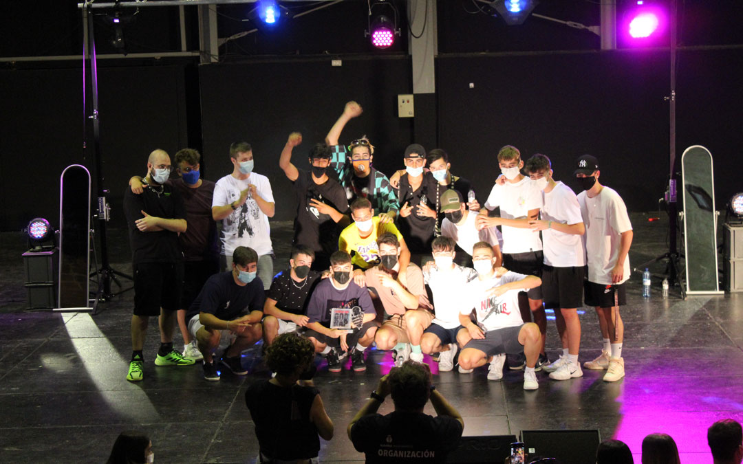 Foto final de recuerdo del I 'God of Rap' de Alcañiz. / B. Severino