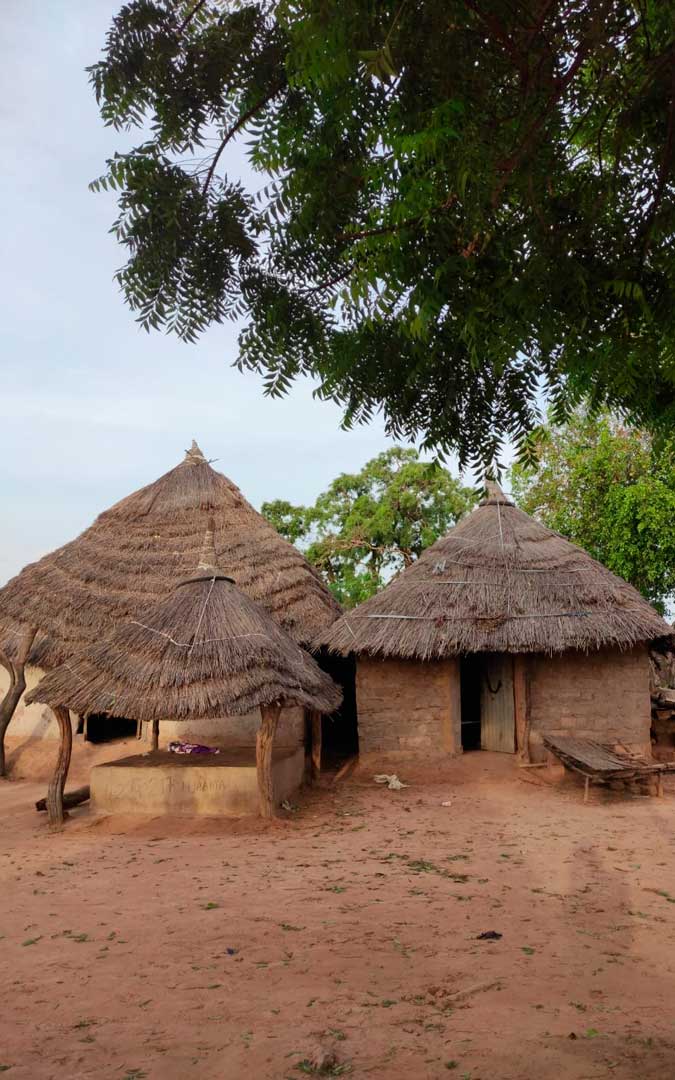Las cabañas de Baja Kunda / P. P.