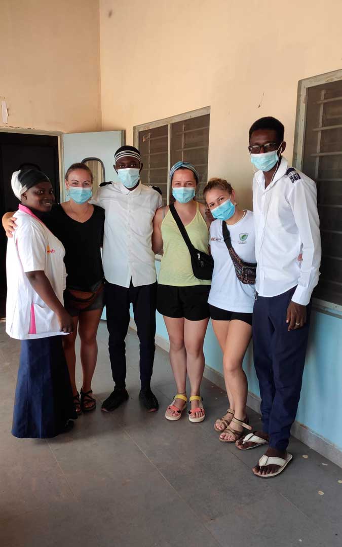 Paula Poblador con sus compañeros del hospital / P. P.