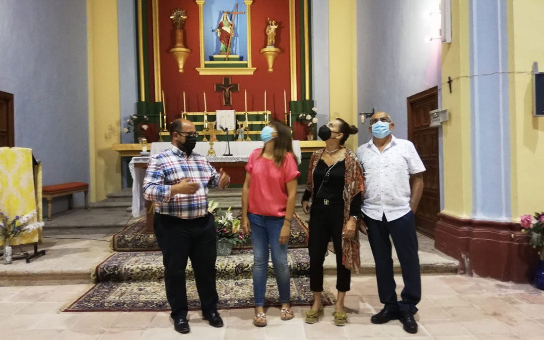 Izquierdo, Bellés, Peirat e Ínsa, en el interior de la iglesia de Seno. / DPT