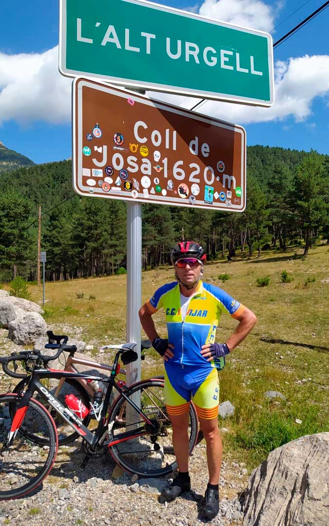 El ciclista aficionado Jesús Laborda en el Coll de Josa a 1620 metros de altitud / J.L.