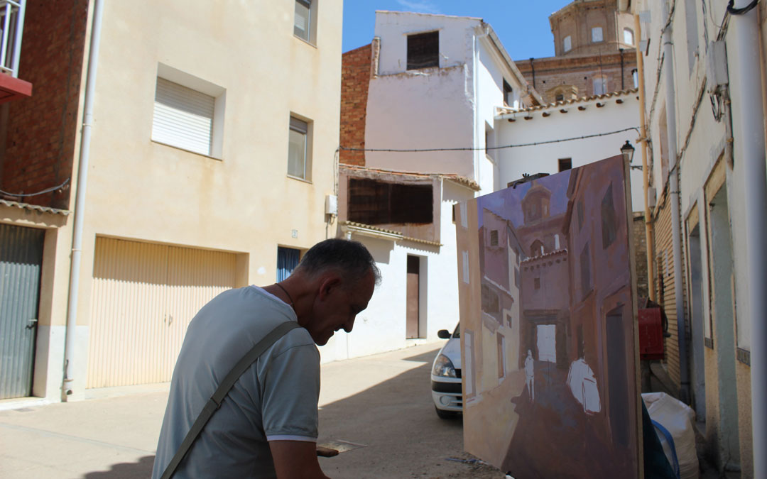 El zaragozano Jesús Gómez eligió el arco de San Roque desde la calle Poniente y le valió el tercer premio. / B. Severino