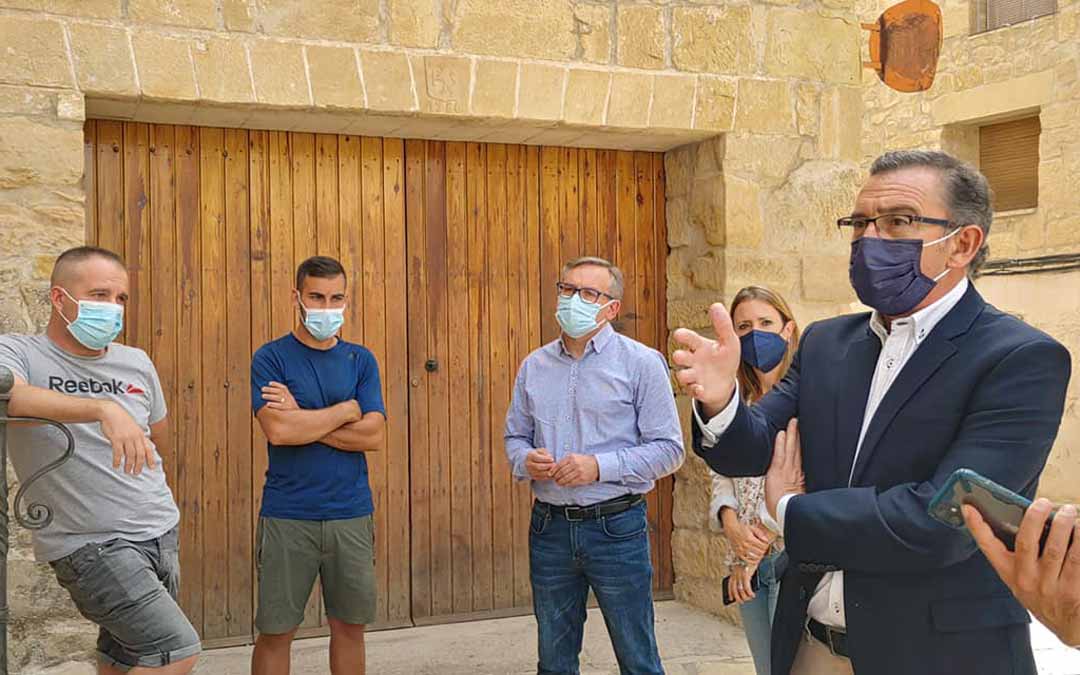 El líder del PP, Luis María Beamonte, durante la jornada del miércoles en Mazaleón./ PP