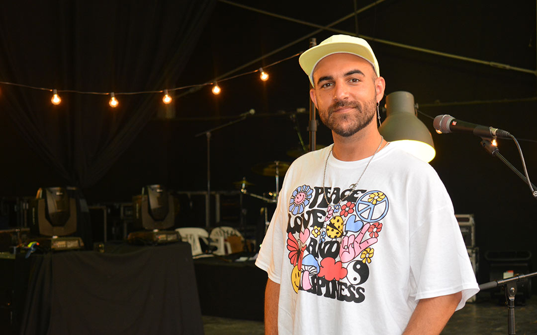 Nil Moliner en el escenario de Pui Pinos antes del concierto./I.M.