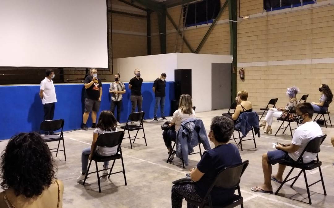 Proyección de '¡Ni te me acerques!' en Ariño./ Beatriz Severino