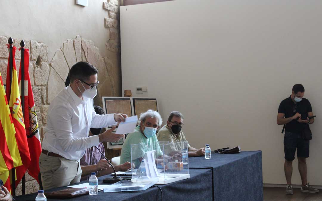 Cristian Poblador ha sido el encargado de realizar el recuento de votos / P.S.
