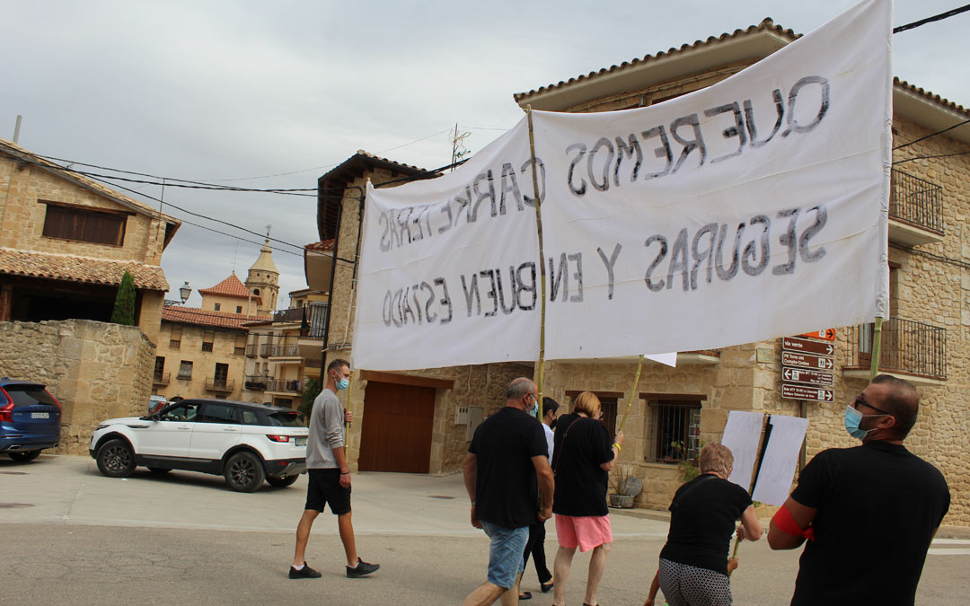 Manifestación en Torre del Compte por el arreglo de la carretera TE-V-3001. / B. Severino