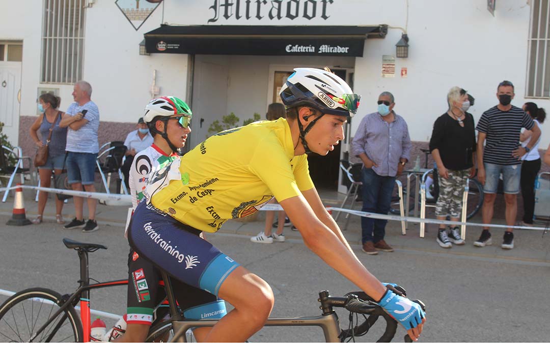 El murciano Luis Alberto Lajarín fue el portador del 'maillot amarillo' que identifica al líder de la carrera en esta segunda jornada/ Eduard Peralta