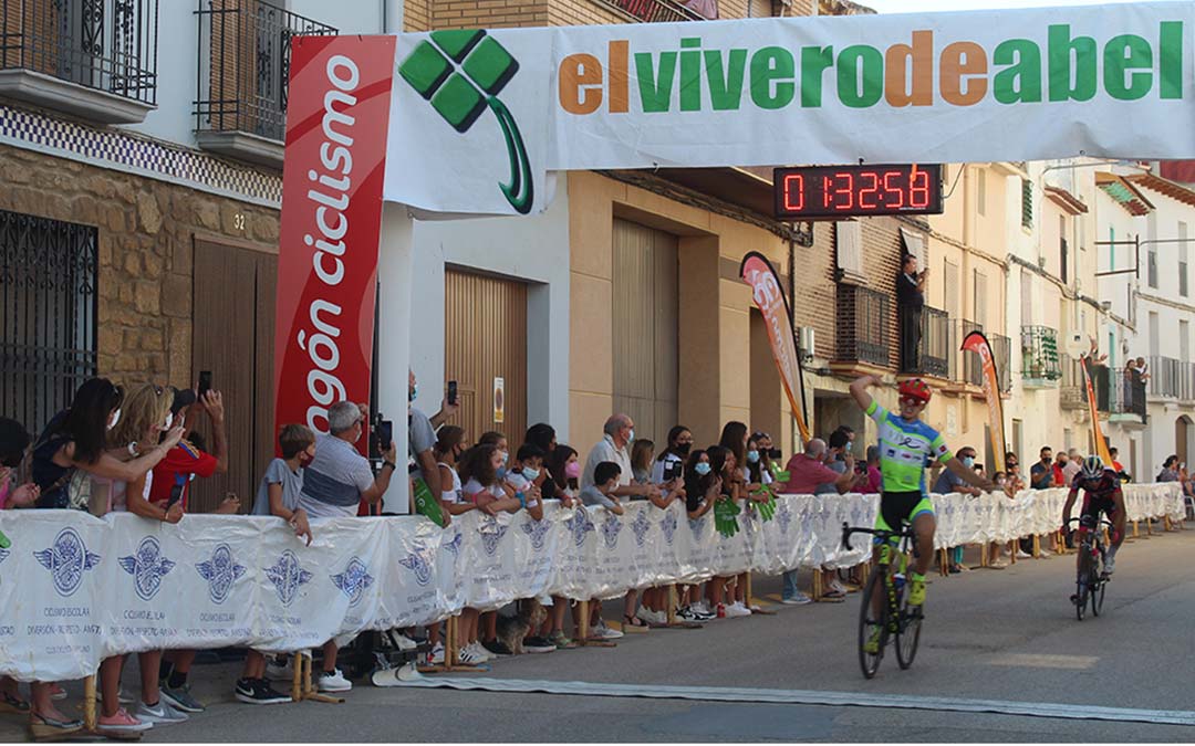 Rafa López (Vive- Huesca La Magia) fue el vencedor de la etapa Nonaspe-Chiprana / Eduard Peralta