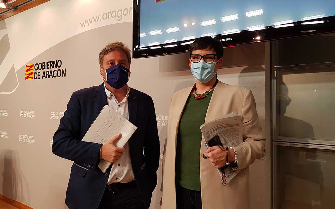 El consejero de Vertebración y la directora general de Vivienda. / DGA