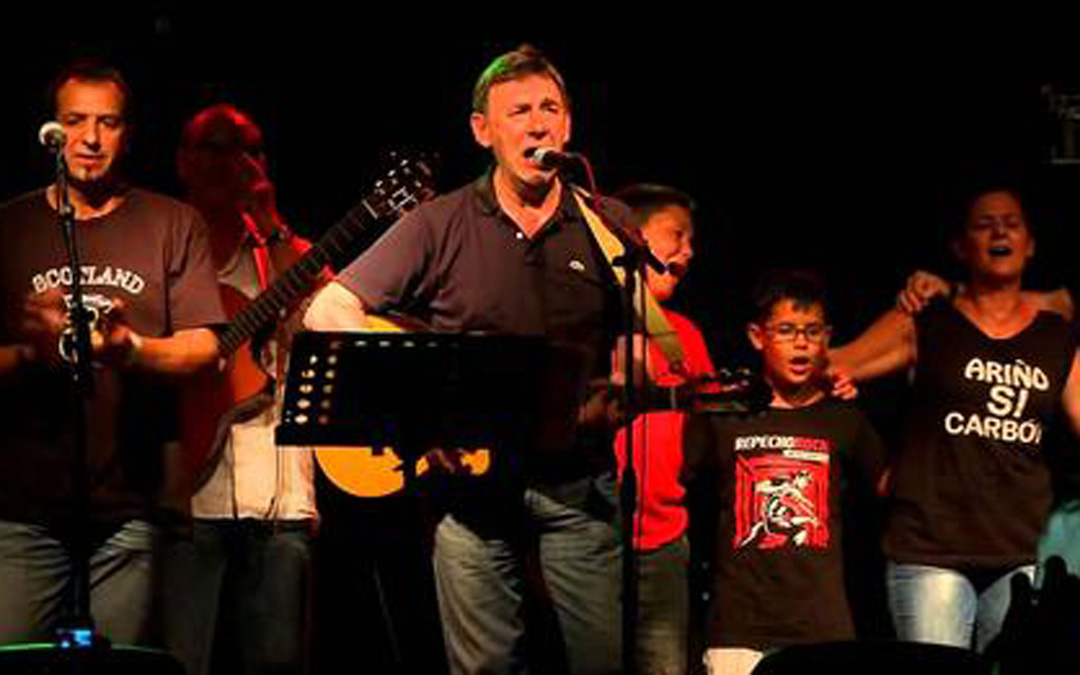 En un concierto de Carbonell en Ariño. / L.C.