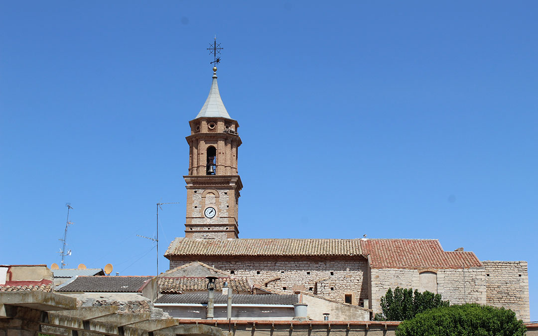 Aspecto de la torre con el nido de la cigüeña notablemente más pequeño. / B. Severino