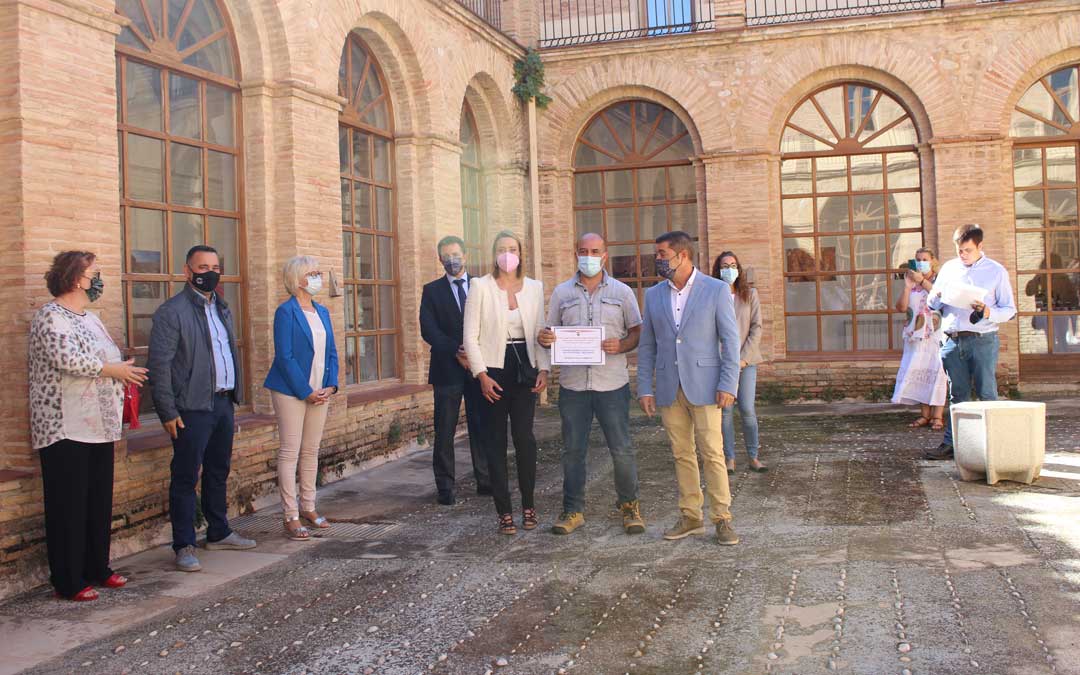 Entrega de diplomas con Mireia Belmonte en la Feria de San Miguel. / B. Severino