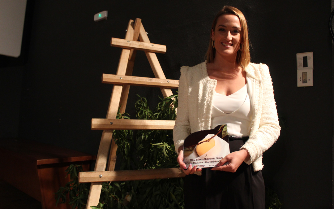 Mireia Belmonte, II Galardón Melocotón Embolsado de Oro. / B. Severino