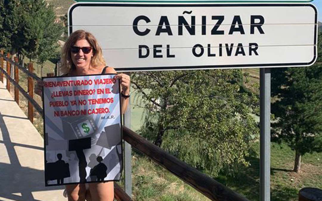 El MAR reparte carteles en los pueblos que no cuentan con oficina bancaria ni cajero./MAR