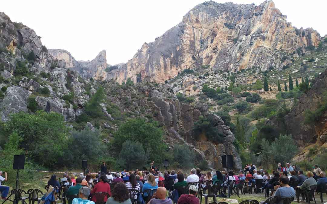El concierto de guitarra española que se celebró a los pies del Llovedor de Castellote. Foto. R.R.