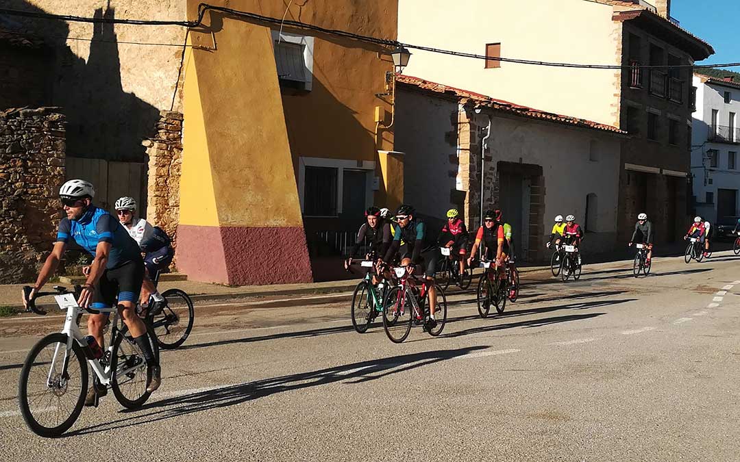 La cicloturista a su paso por La Iglesuela / Facebook Turismo La Iglesuela