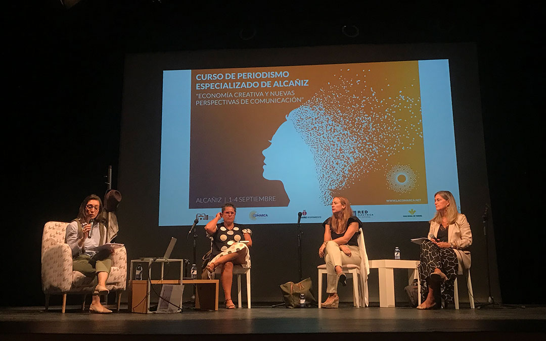 Ponencia 'Comunicar para instituciones y empresas. La realidad tras los gabinetes'./ Laura Alejos
