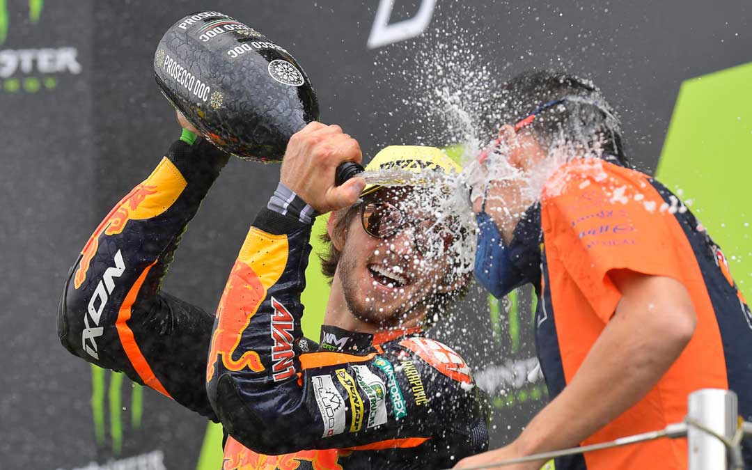 Remy Gardner celebrando uno de los triunfos conseguidos esta temporada. Foto. MotoGP