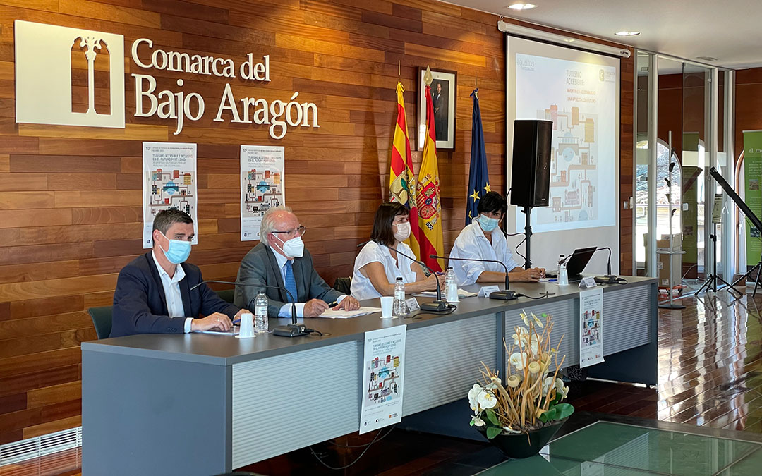 De izq. a dcha.; Luis Peralta, José María Marín, Elena Allué e Izaskun de Benito./ María Celiméndiz