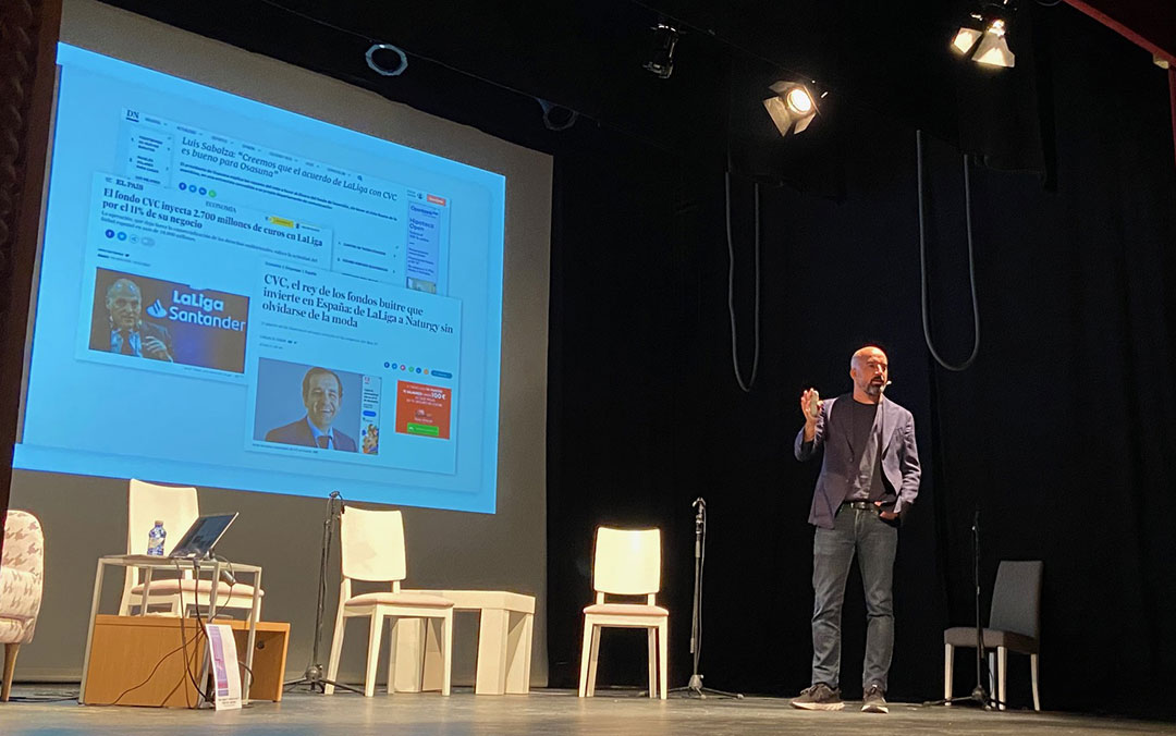 Miguel Elizondo durante la ponencia 'Mucho más que salmón. Los temas que mueven el mundo’./ A.M.