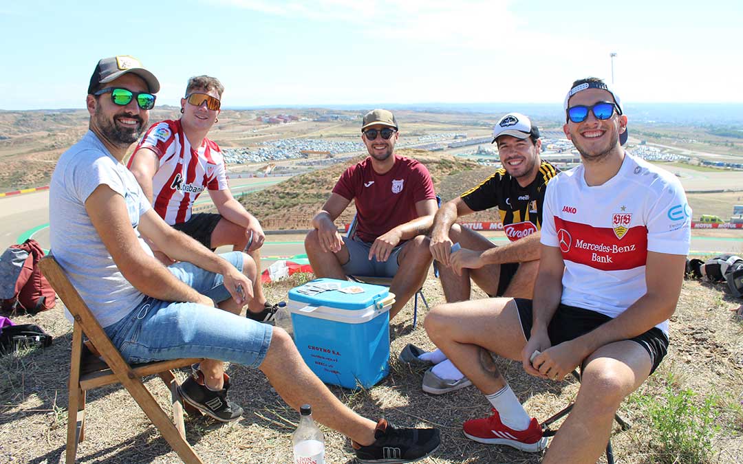 Sergio, Íñigo, Yeray, David y Blas llegaron de Vitoria y Sevilla a la pelouse 4. / B. Severino