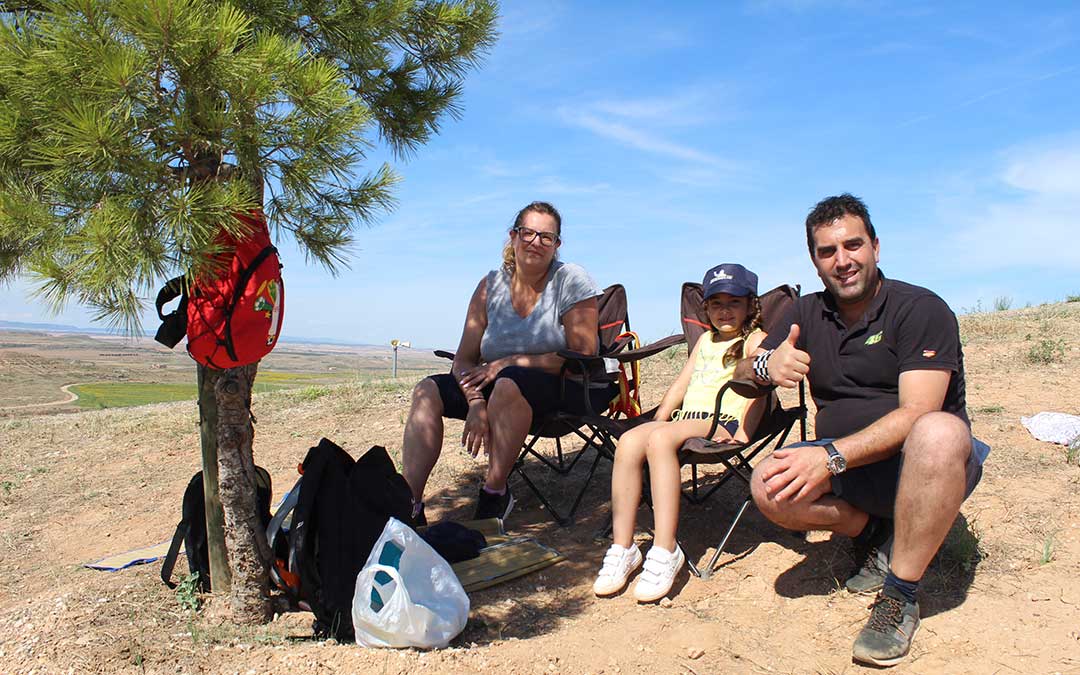 Tamara Escanero y Juan Ortiz acudieron a la pelouse 4 con su hija Triana desde Zaragoza, donde residen, aunque Juan es natural de Sevilla. / B. Severino