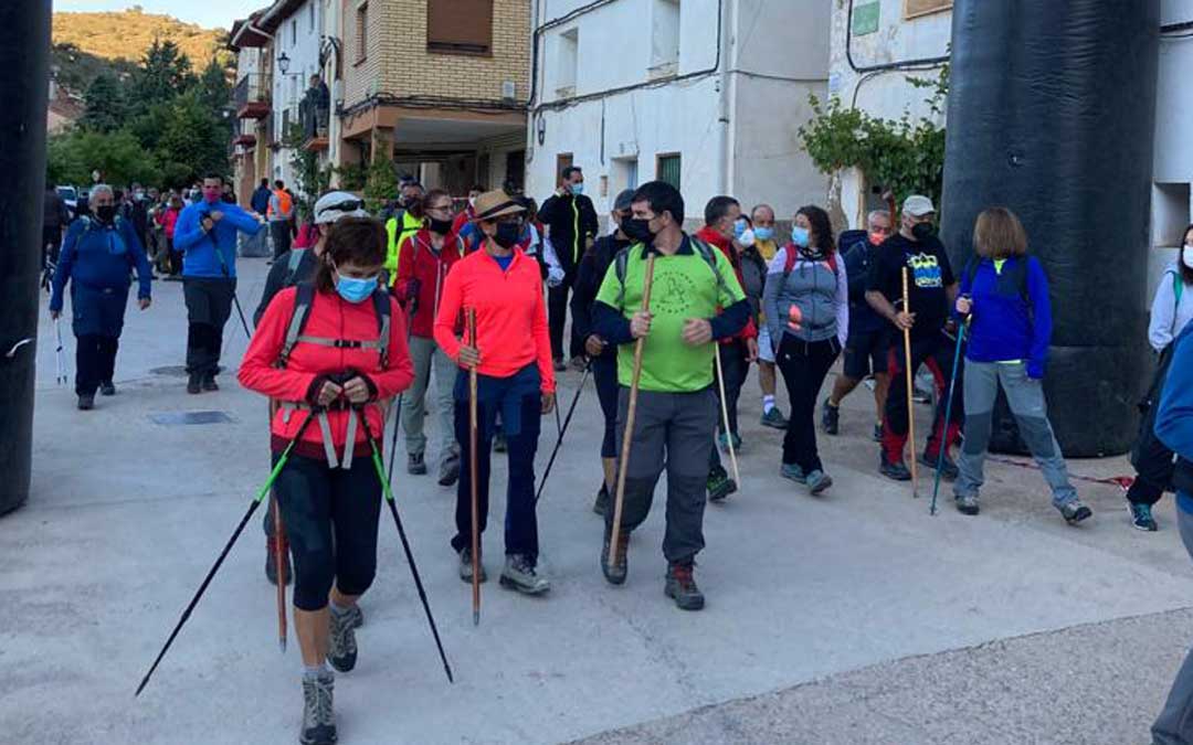Los participantes en la marcha senderista que partió desde Hoz de la Vieja. Foto. Comarca Cuenca Mineras