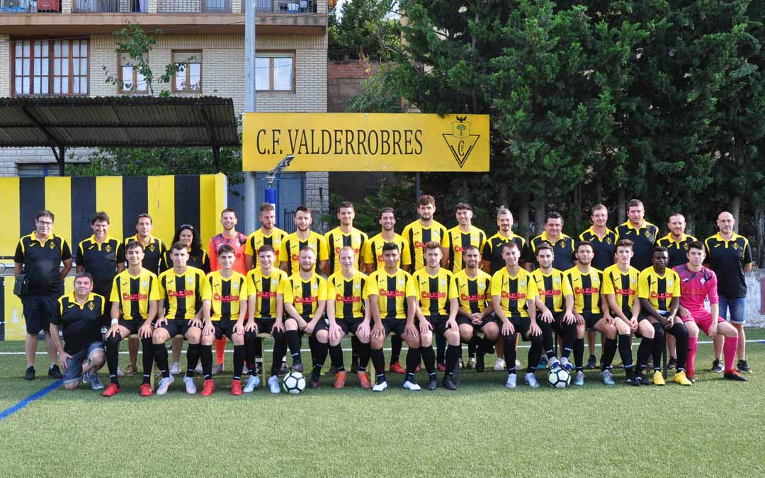 La presentación del Club de Fútbol Valderrobres tuvo lugar el domingo. Javier de Luna