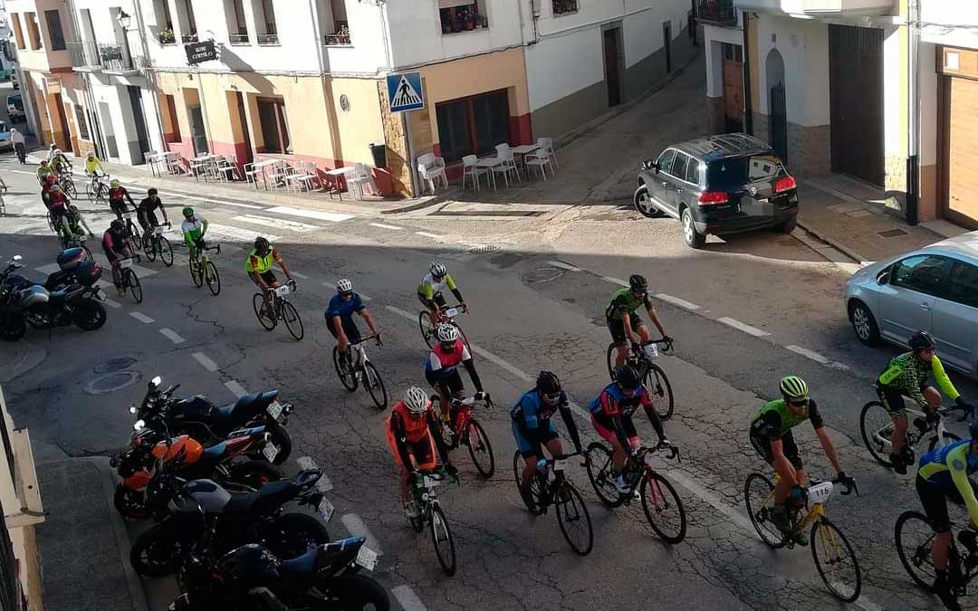 La cicloturista a su paso por La Iglesuela / Facebook Turismo La Iglesuela