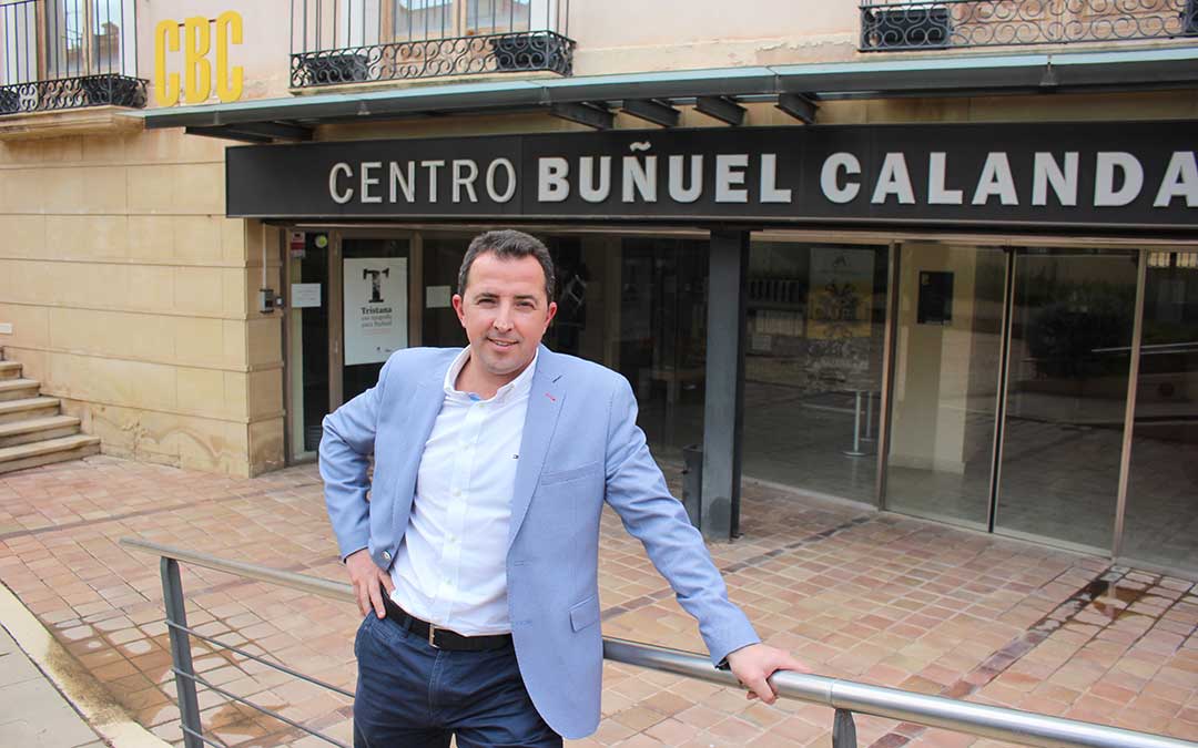 La proyección de Buñuel en Calanda se realzará con una escultura a tamaño real en la plaza del Ayuntamiento / L. Castel
