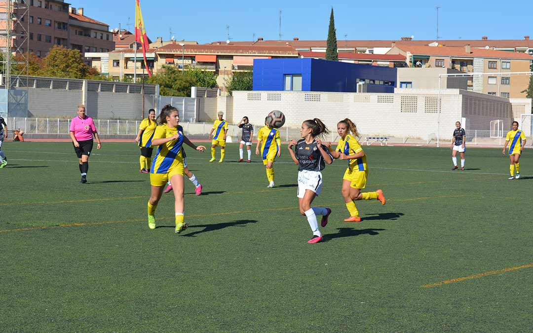 Partido entre el Alcañiz C.F. y Los Molinos U.D. el domingo en Ciudad Deportiva Santa María./I.M.