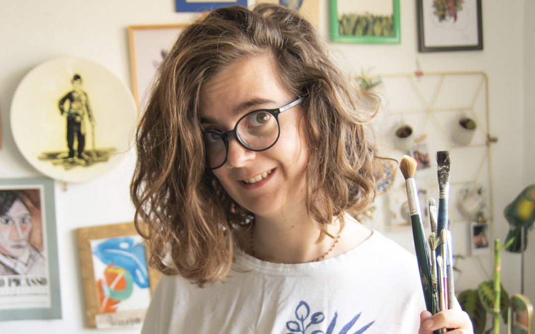 Joana Boix (@lazorri.ya en Instagram), en su estudio desde donde trabaja en varias iniciativas y distintas técnicas. / Archivo personal