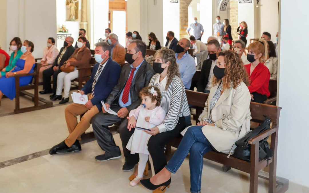 La pequeña Daiana con su familia. / Pilar Cortés-Foto Cliché